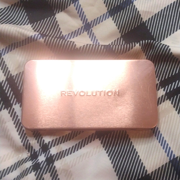 Revolution Eyeshadow Palette - Picture 3 of 4